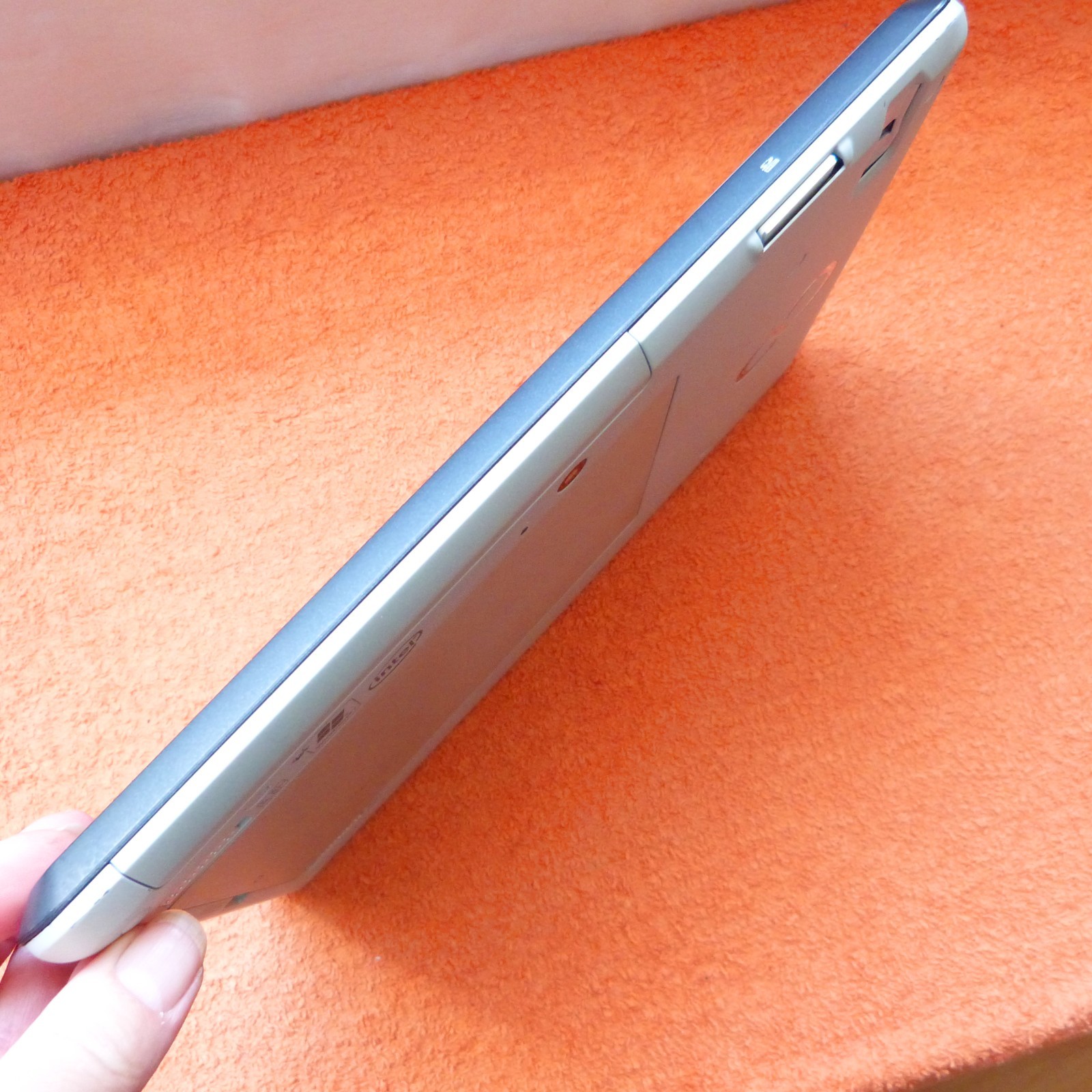 Fujitsu Q550 Convertible Tablet PC 10″ TOUCHSCREEN l EXTRAS l Windows 7 PRO