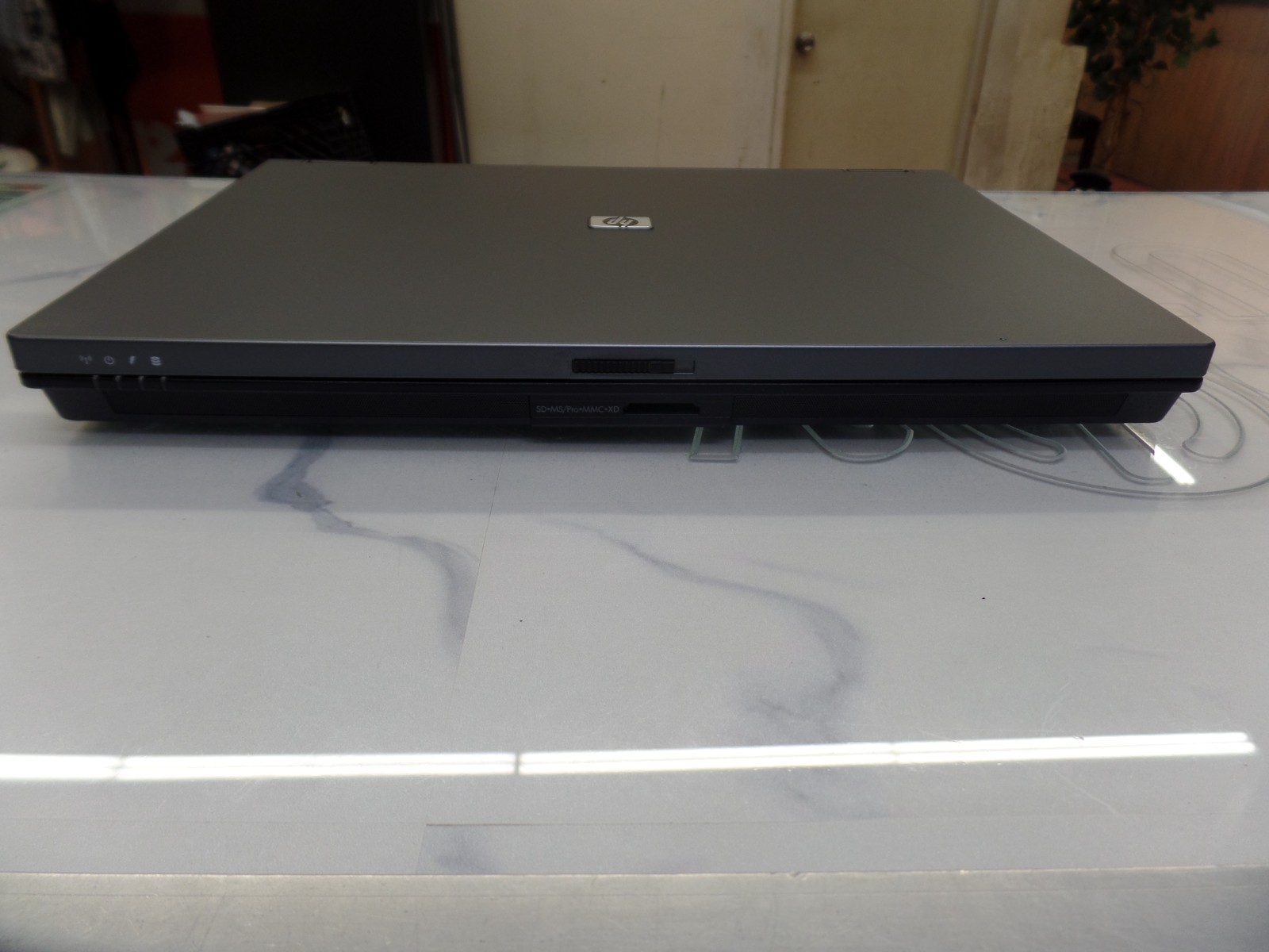 Vintage HP Mobile Workstation 8710w 17″ 2.5Ghz C2D T9300 4GB 160GB Win10Pro Mint