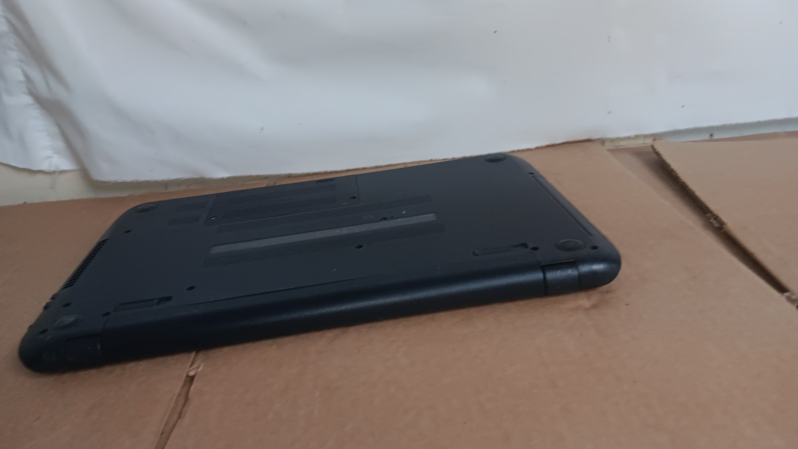 HP 15-F004dx Laptop AMD E1-2100 @ 1.0 GHz 15.6″ LCD screen, 500 GB HD For Parts