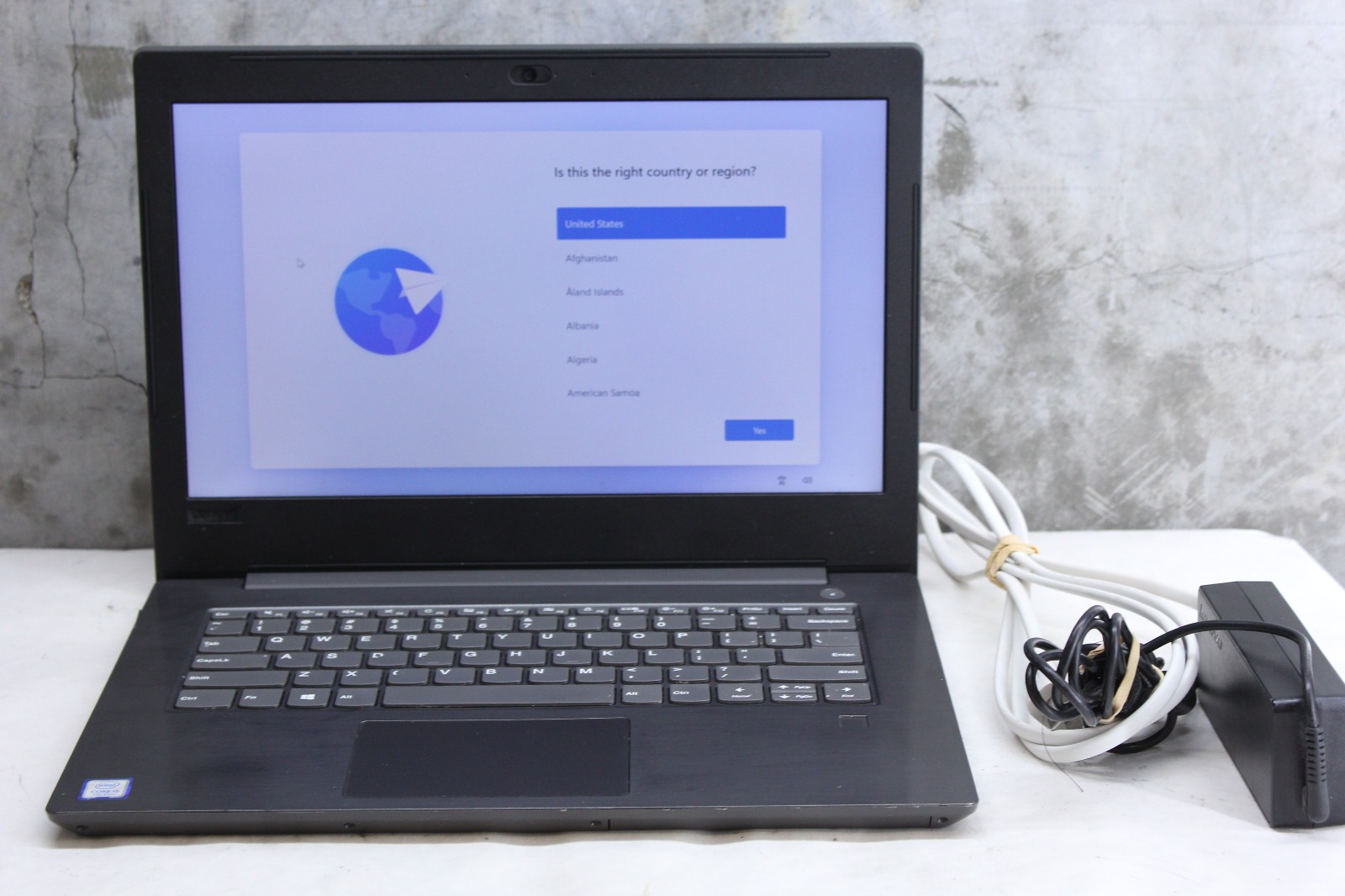 Lenovo IdeaPad FM-V330-14IKB | i5-7200U, 12GB Ram, 256GB NVMe, 500GB HDD Win11H