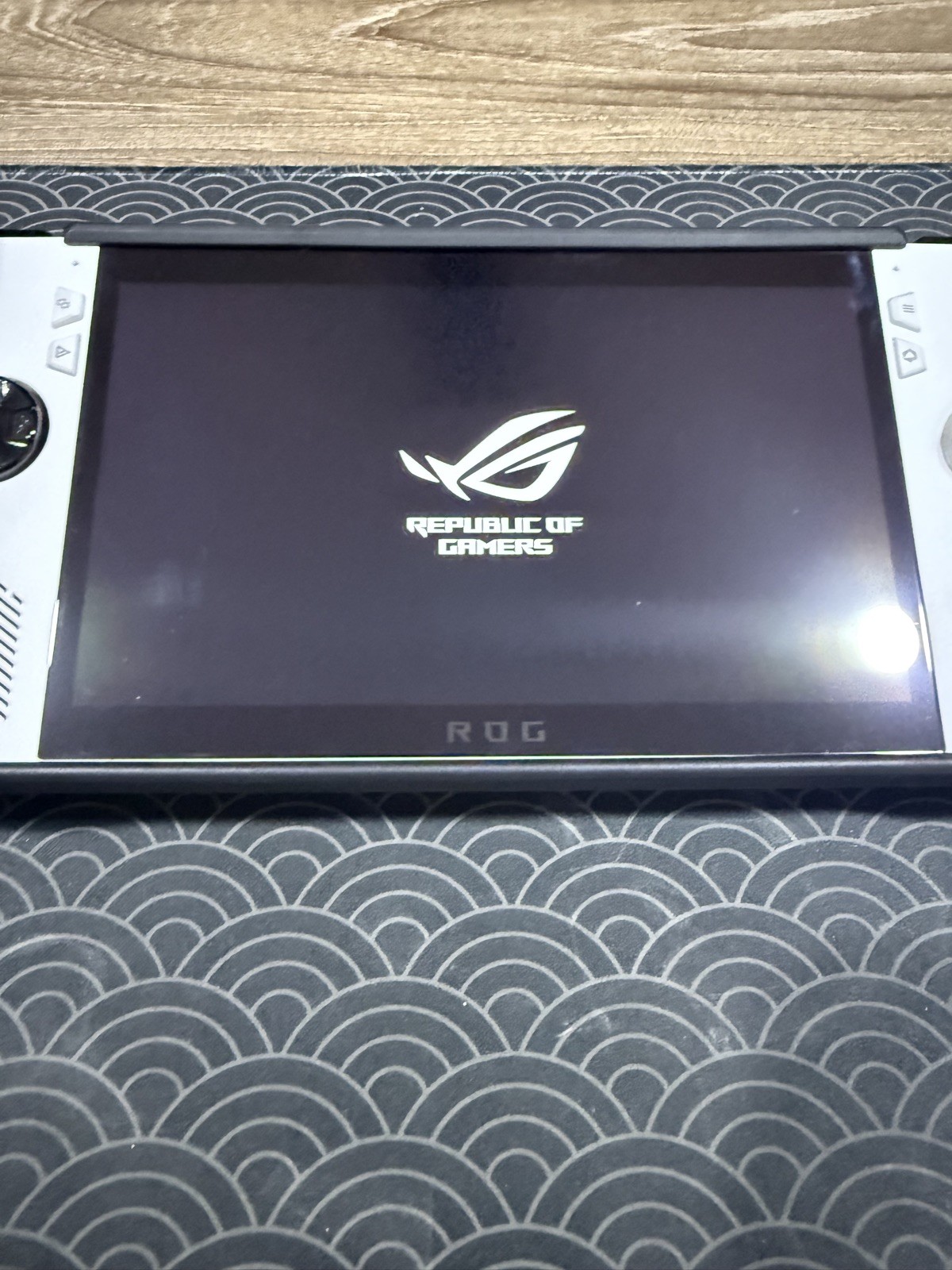 ASUS ROG Ally 120Hz 7” (512GB SSD AMD Ryzen Z1 Extreme 16GB RAM)