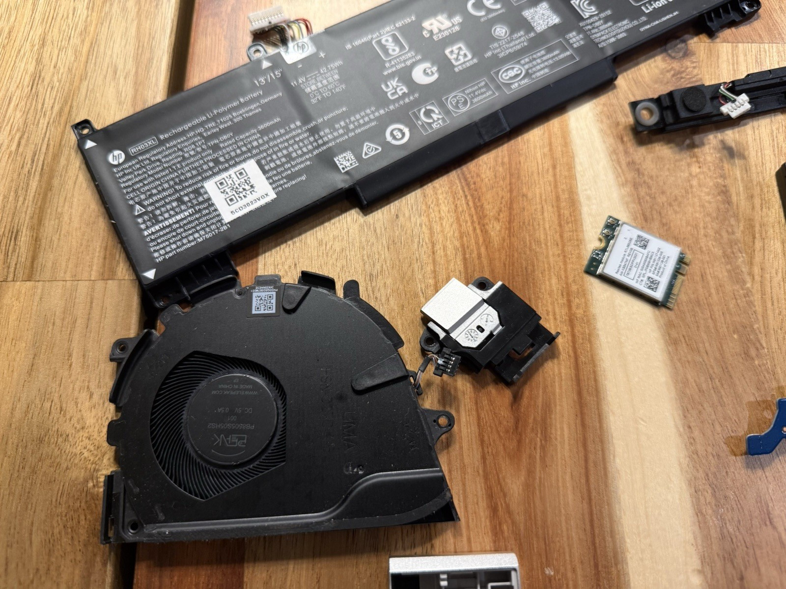 HP ProBook 450 G9 Random PARTS – Palm Rest w/Keyboard, battery, fan, wifi card