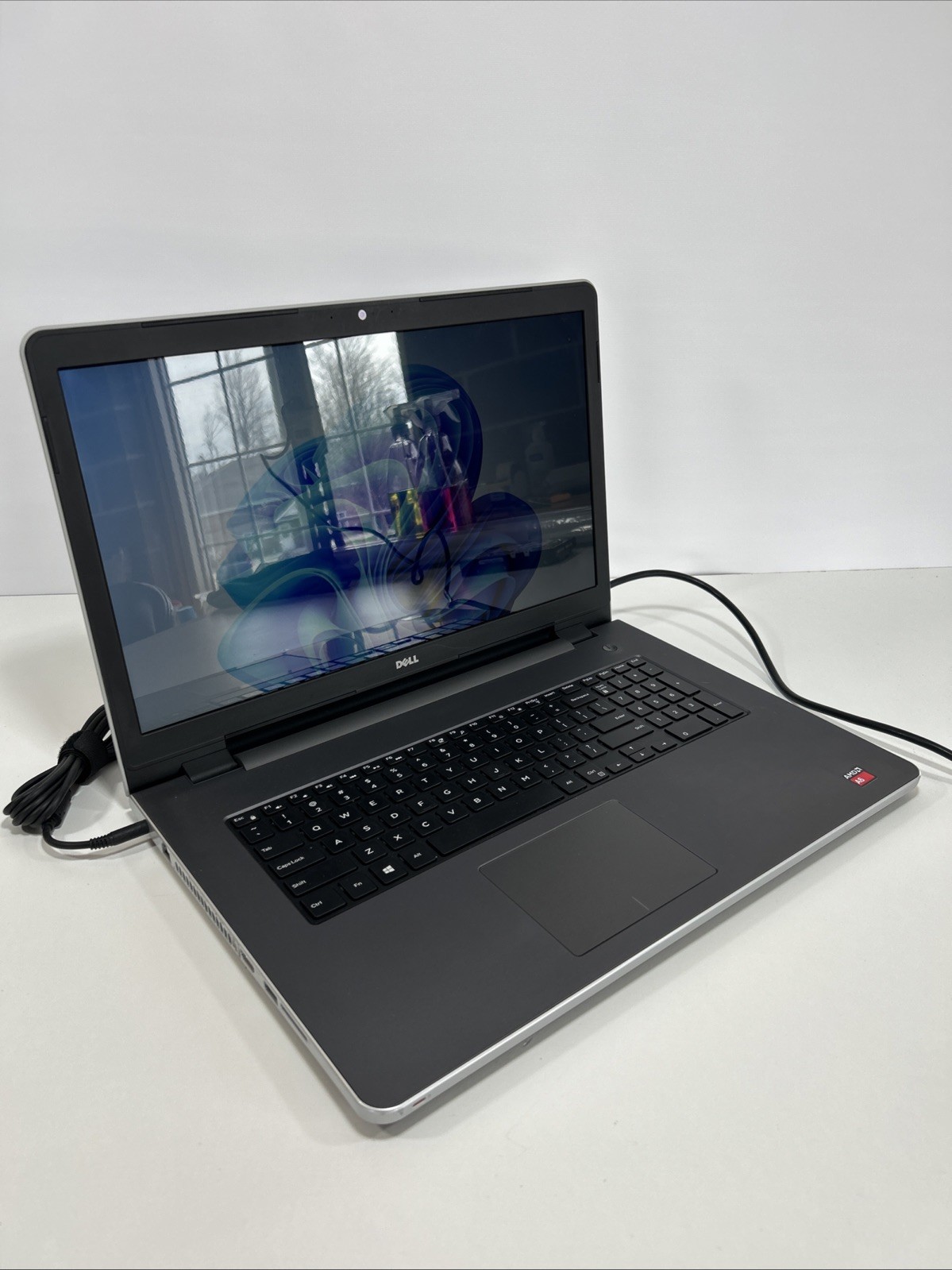 Dell Inspiron 5755 17.3″ AMD A6 7310 AMD Radeon R4 2.0GHz 16GB 256GB SSD Win11P