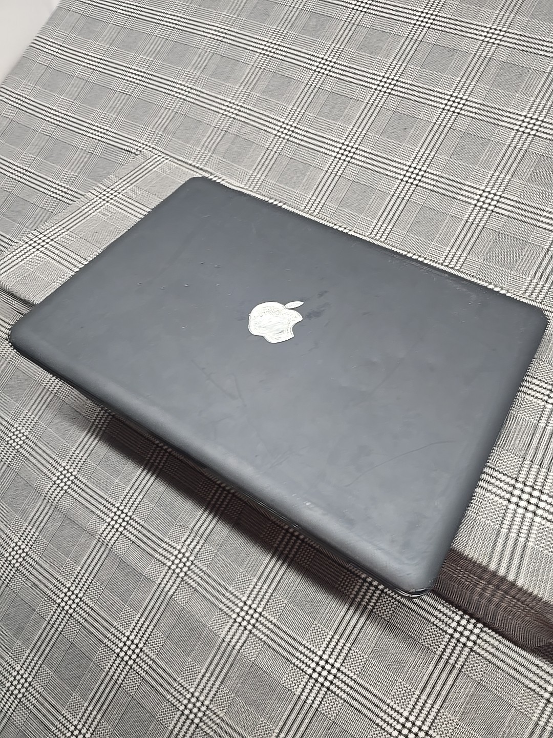 Apple A1286 15″ MacBook Pro Laptop Computer Silver Cracked Screen