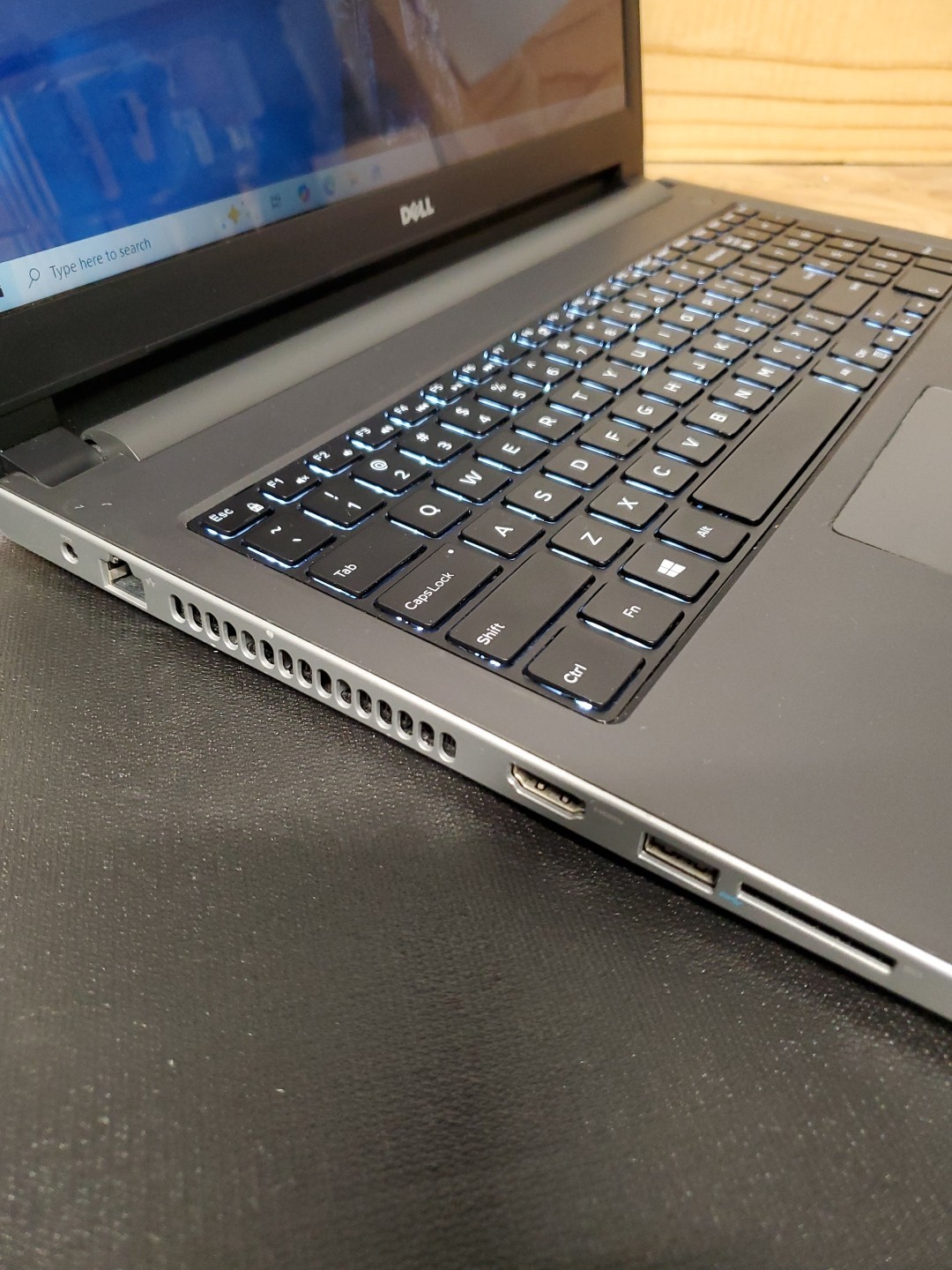 Dell Inspiron 15 5000 series laptop 6200u I5 2.3 16gb Ram 256gb Ssd Win 10h Nice