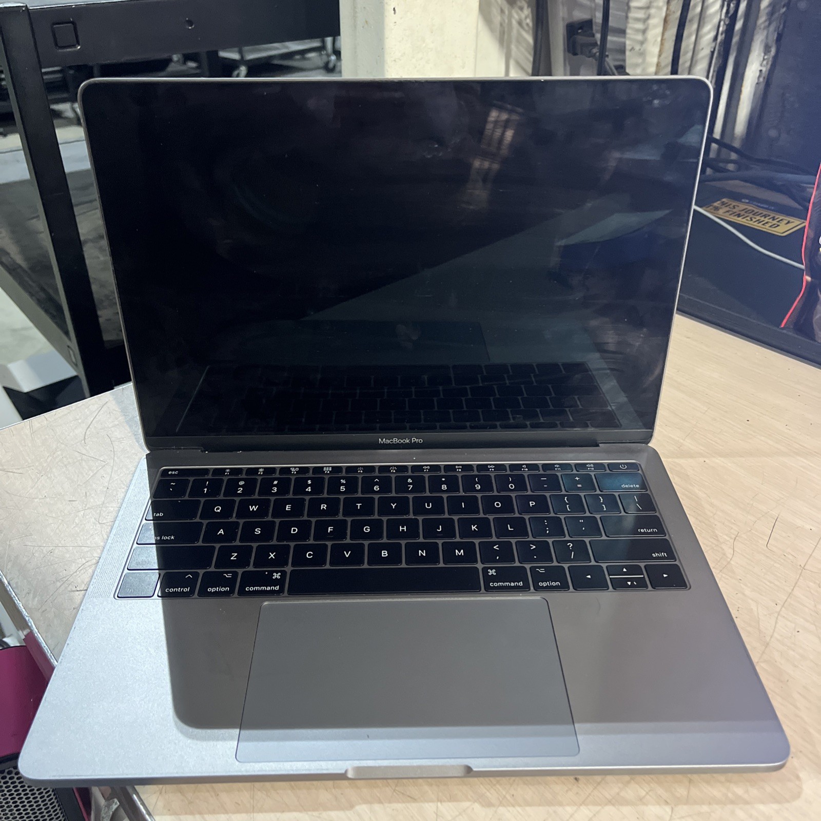 APPLE MACBOOK PRO 13″ MID-2017 CORE I5-7360U 2.3GHZ 8GB RAM NO HD ,,