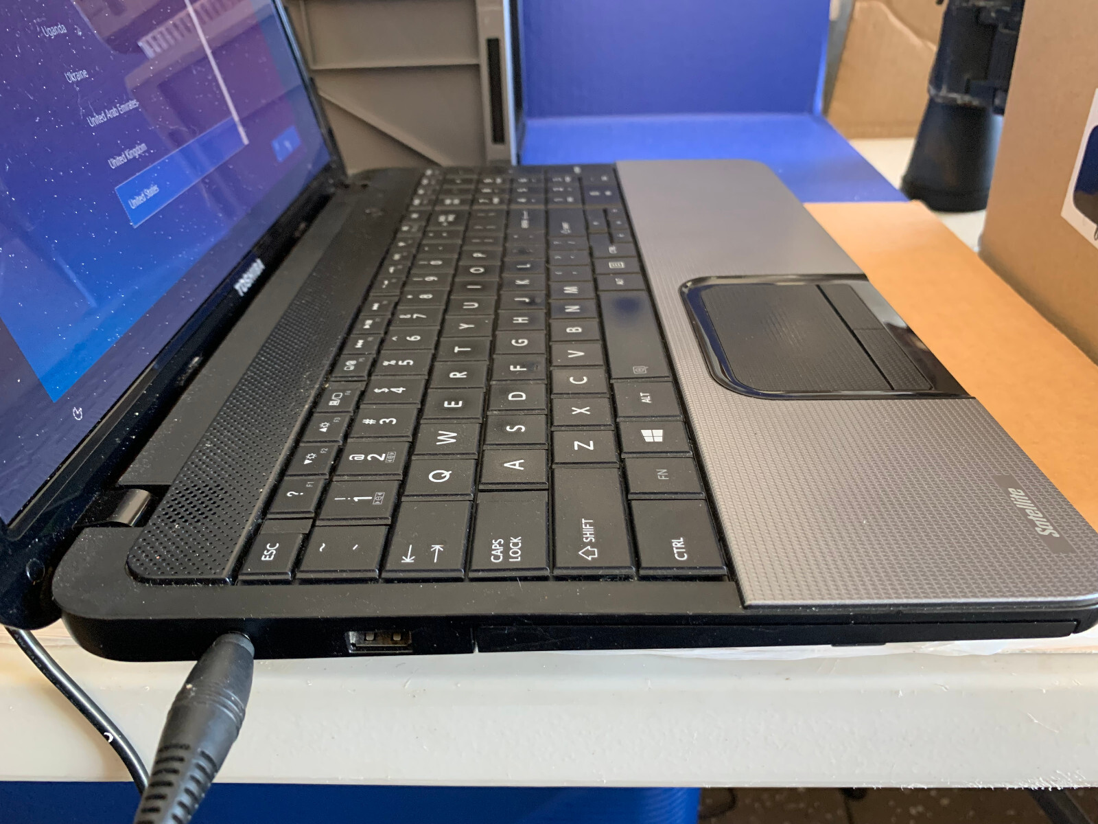 Toshiba Satellite Laptop C855-S5194 Intel Core i3-2.5 GHz, 4GB RAM, 640 GB HDD