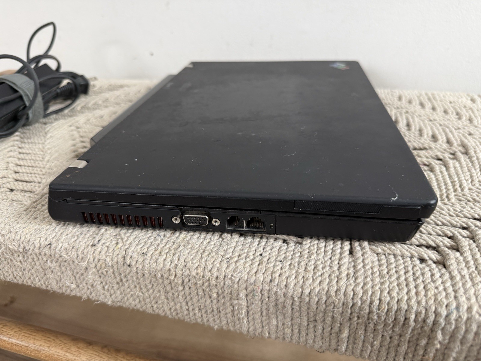 🍊 Vintage IBM Lenovo 14.1″ T60 Thinkpad T2400@1.83GHz 2GB RAM 60GB Windows XP