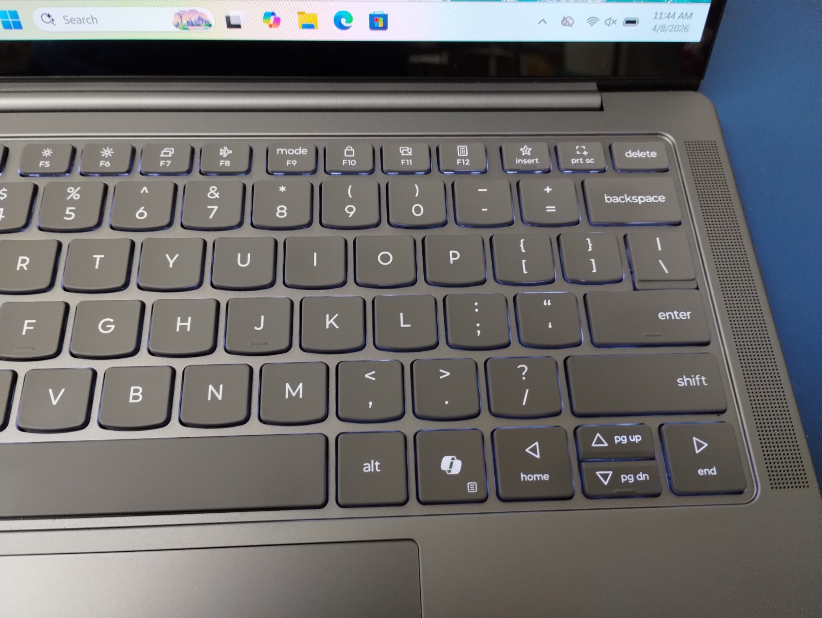 Lenovo Slim 7 14ILL10, Intel Core Ultra 7 258V, 2.20 GHz, 32 GB RAM, 1 TB NVMe