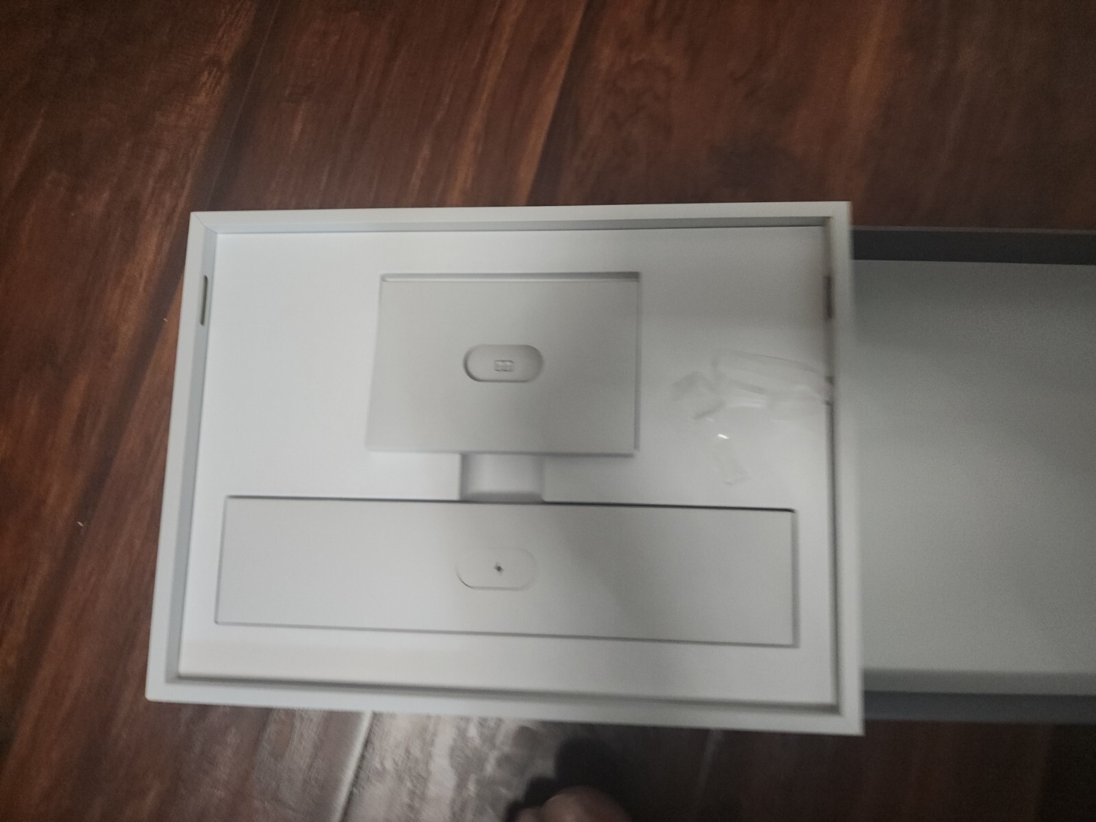 *EMPTY BOX* Microsoft Surface Pro 8 13″ Touch 256 GB SSD, Intel Core i7 11th