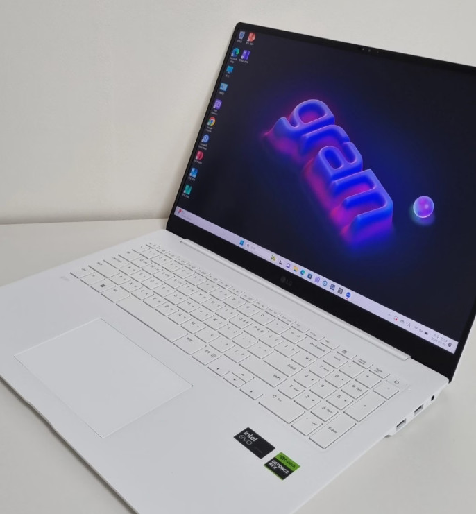LG Gram Pro 17 17Z90SP-ED7HK Win11 Ultra7 RTX3050 32GB/512GB / Express