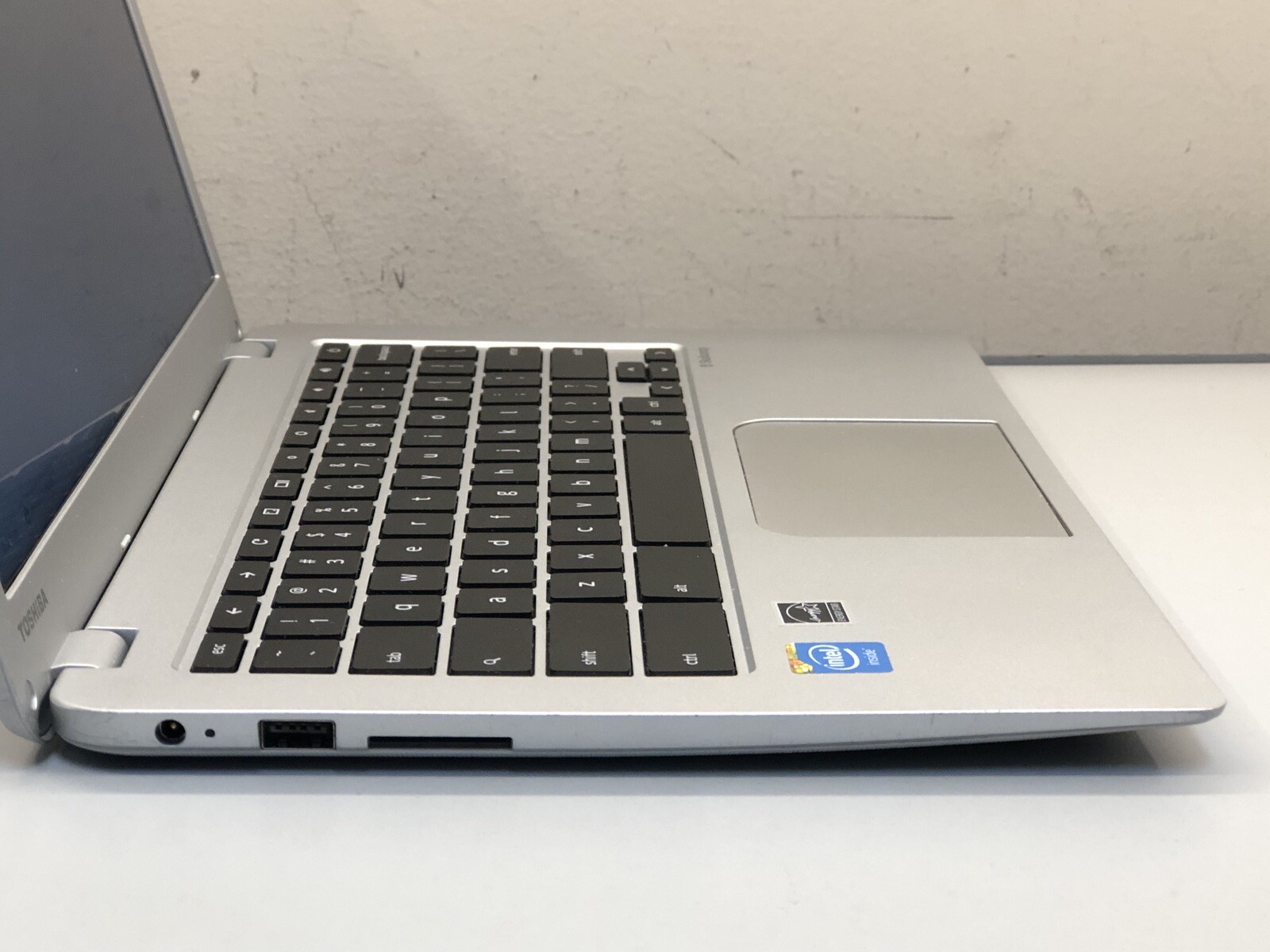 Toshiba CB35 Chromebook 2 13.3″ Intel N2840 2.16GHz 2GB RAM 16GB SSD ChromeOS