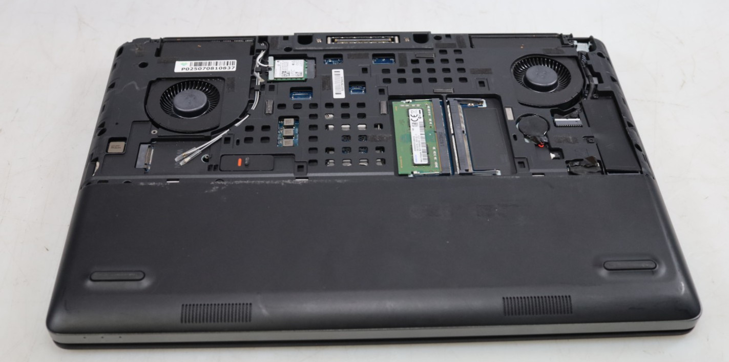Dell Precision 7520 15.6″ Intel i5-7440HQ 8GB AMD PRO WX 4130 No HDD AS-IS