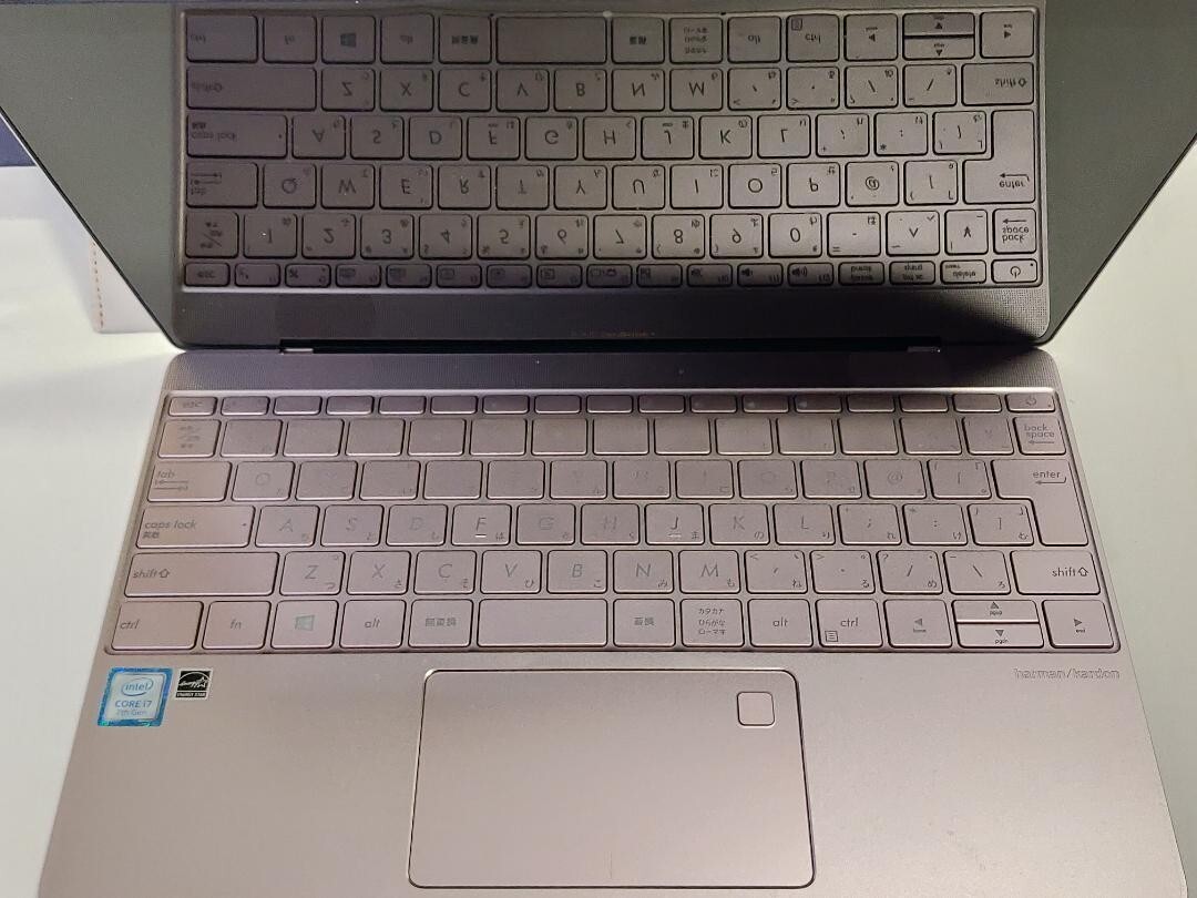 ASUS ZenBook 3 UX390UA UX390UA-GS074T Core i7-7500U Windows10 Notebook n144