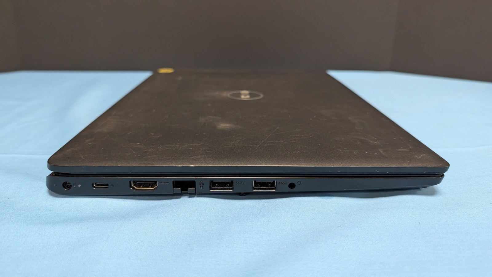 DELL LATITUDE 3400 – INTEL i5-8265U 8GB RAM NO HDD HEAVY COSMETIC READ!