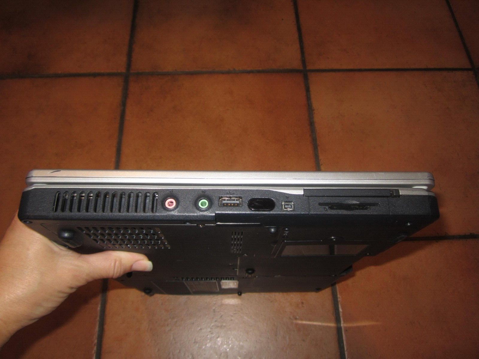 QCI QCOM CS10 KN1 Laptop 2GBRAM NoHD Boots to BIOS SCREEN INTACT NoCORD – PARTS