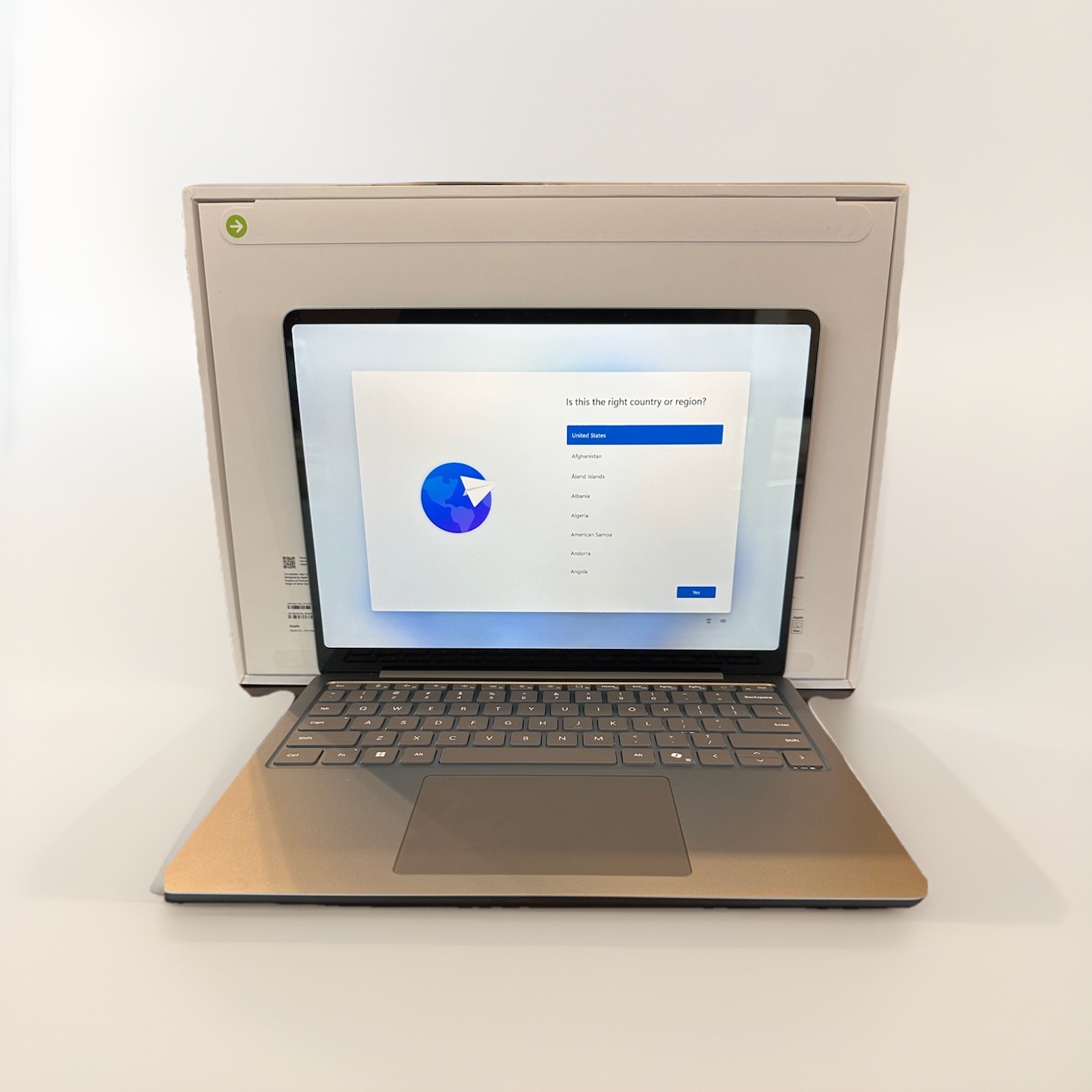 Microsoft Surface Laptop 2095 13″ Snapdragon X Plus 16GB 256GB UFS Win11 Home