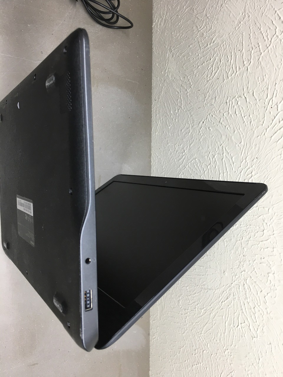 Samsung 11.6″ XE500C13-K06US Linux Debian 13 laptop 4GB RAM 64GB eMMC w/ power