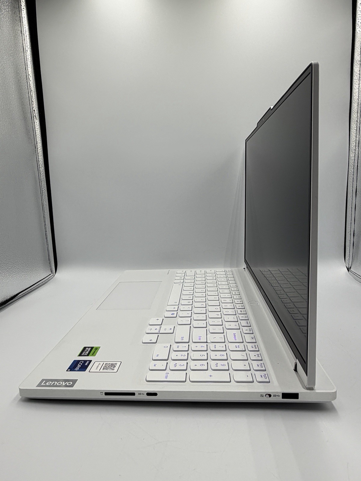 Lenovo Legion 7i Gen 9 i9-14900HX 32GB RAM 1TB SSD RTX 4070 Gaming Laptop