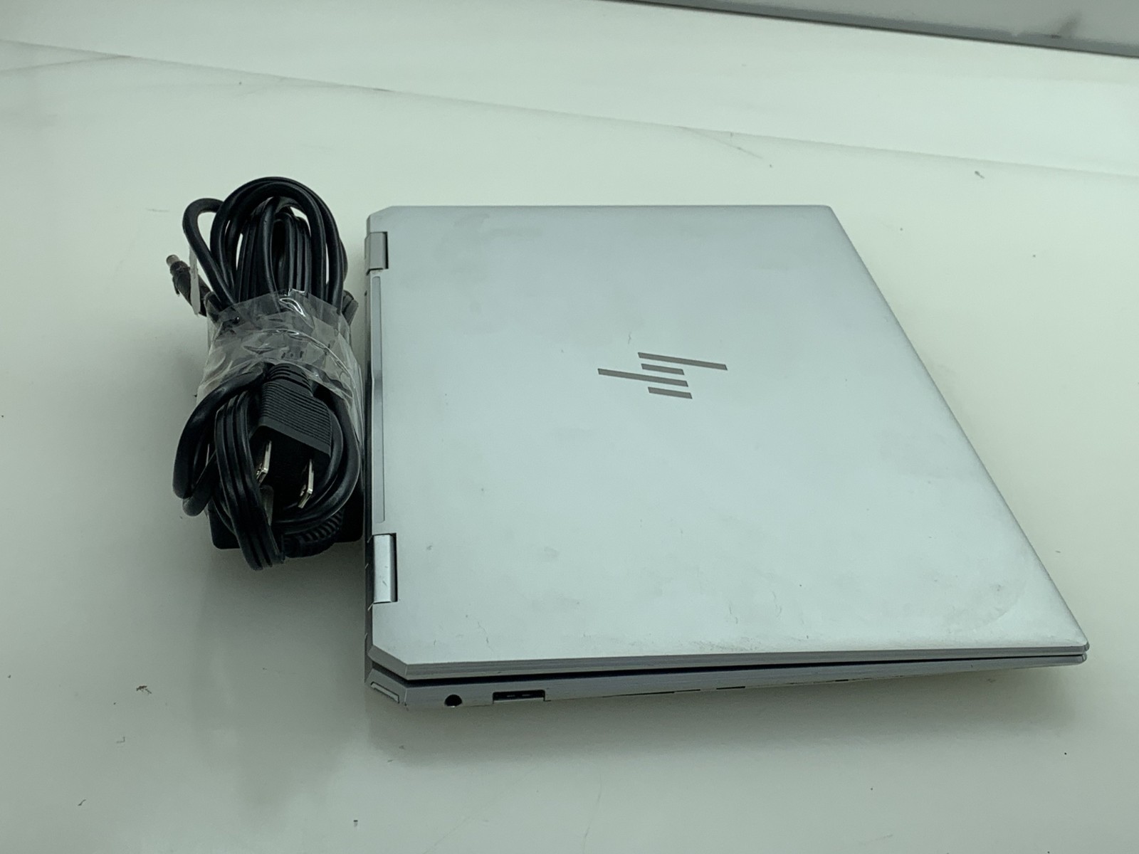 HP Spectre x360 – 13-aw0003dx i5-1035G4@ 1.10GHz 8GB RAM NO OS/SSD W/AC *READ