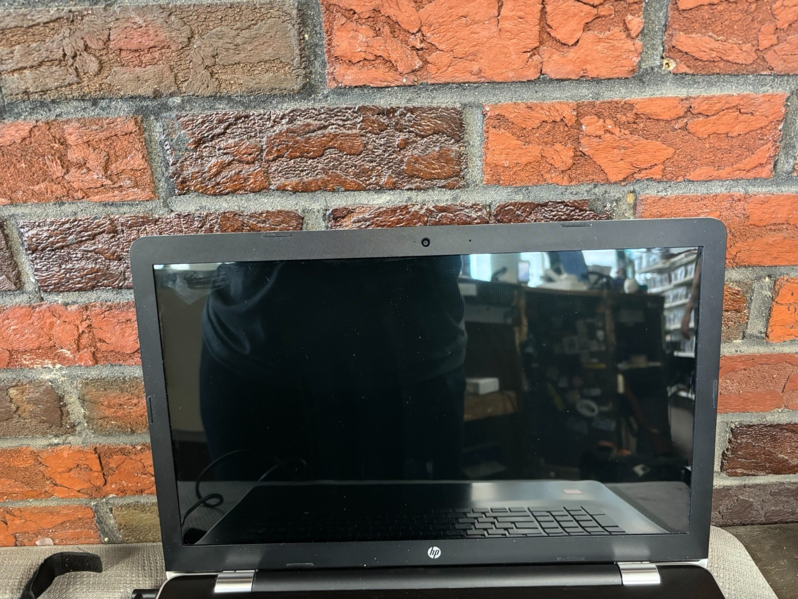HP Laptop 17-ak0xx
