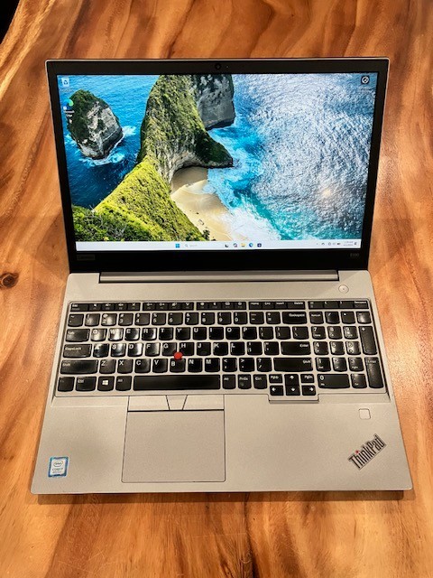 Lenovo ThinkPad E590 15.6″ i7-8565U 8GB RAM 256GB SSD Windows 11 Pro
