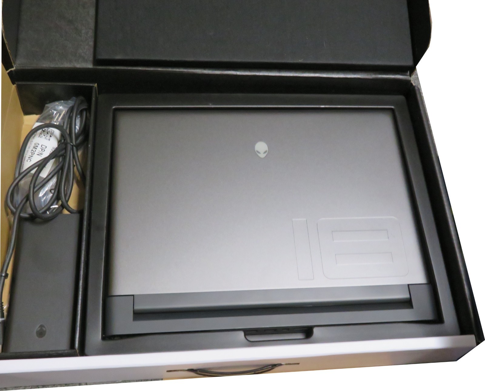 Dell Alienware m18 R2 Gaming Laptop 18″QHD+ i9-14900HX 64GB RAM 2TB SSD RTX 4090