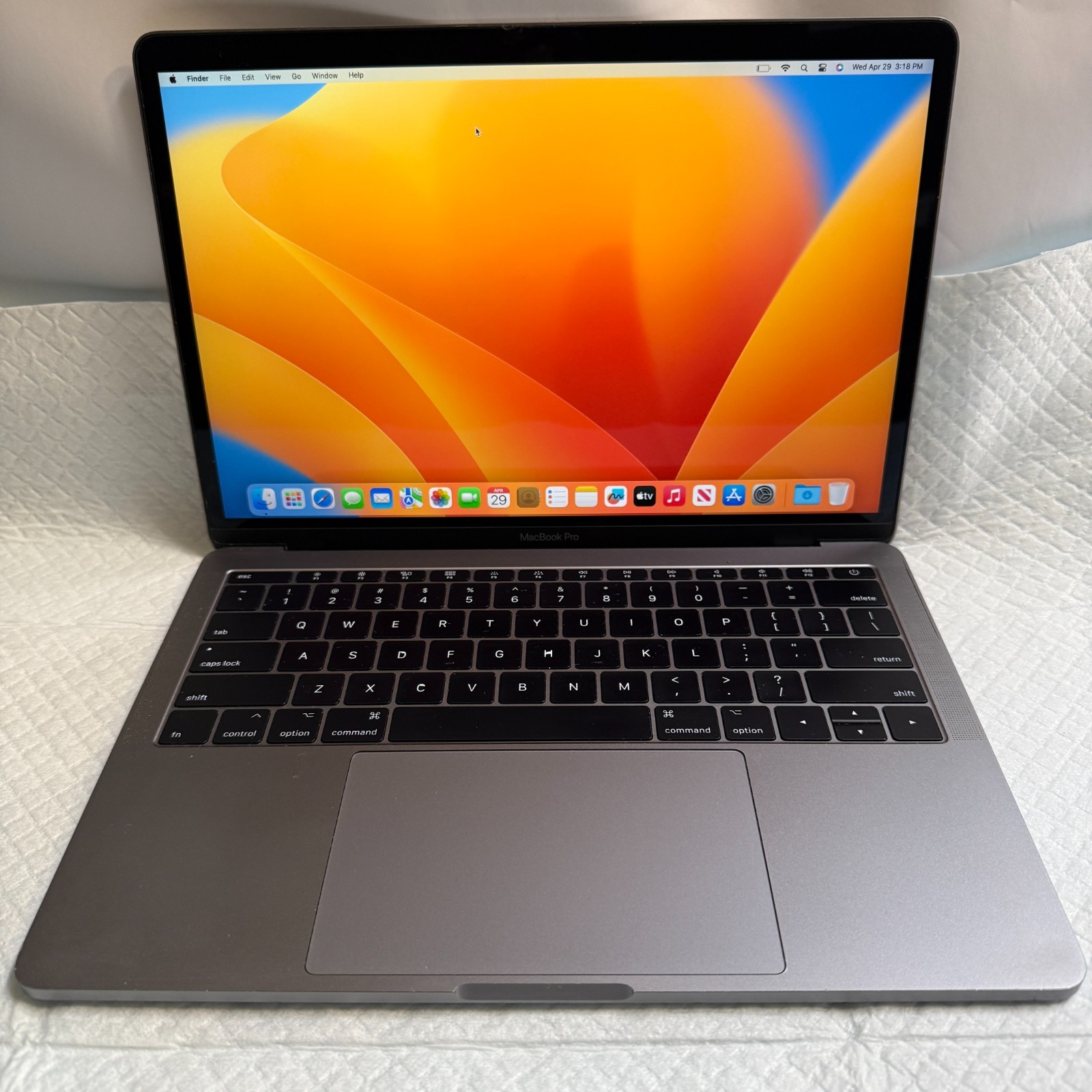 Apple MacBook Pro 13″ 2017 i5 2.3GHz 16GB RAM 256GB SSD Space Gray A1708