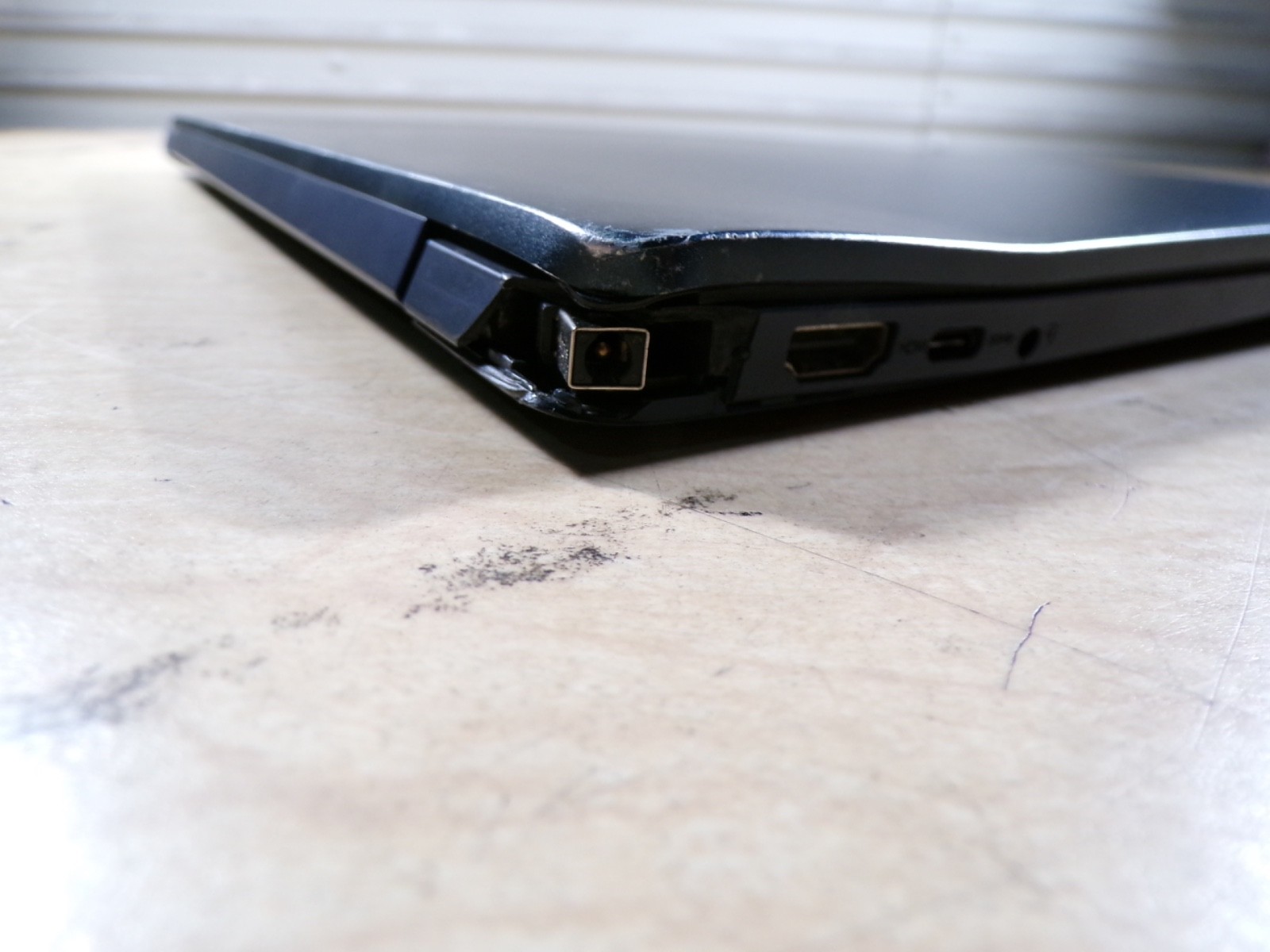 LENOVO IDEAPAD S340 AMD RYZEN 8GB RAM **BR0KEN HINGE/ HAS BODY DAMAGE/ UNTESTED