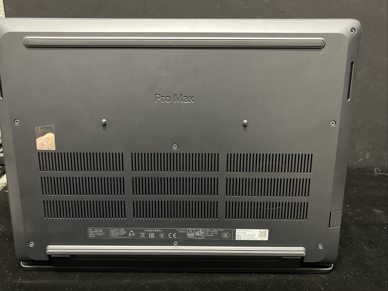 Dell Pro Max 14 16GB Ram 512GB SSD Arc Pro 140T W/ Charger