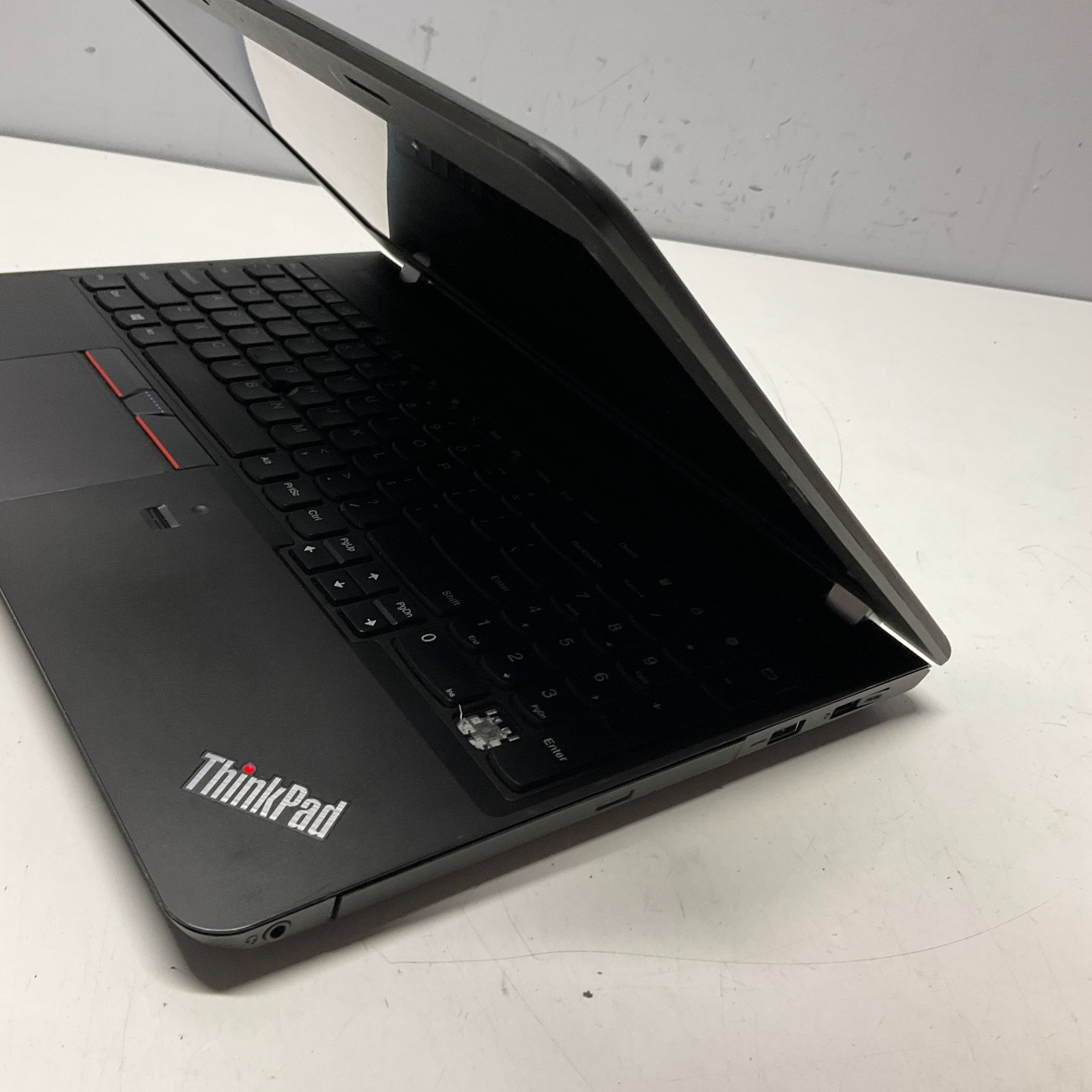 Lenovo ThinkPad E560 Intel Core i5-6200U 2.3GHz 4GB 250GB SSD Windows 10 READ