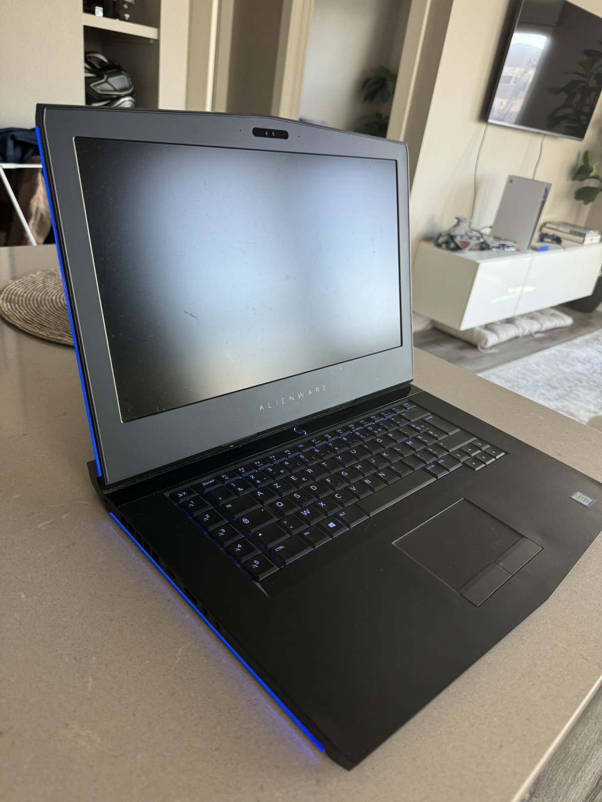 Dell Alienware 15 R3 Intel i7-7700 @2.50GHz 16GB RAM NO SSD For Parts