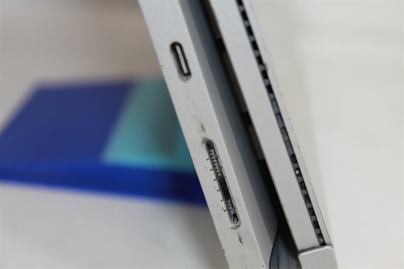Microsoft Surface Book 2 13.5″ Touch i7-8650U 8GB RAM 256GB SSD Win 11 Pro