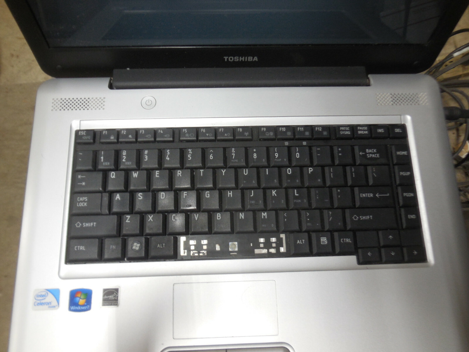3 LAPTOPS LOT HP,ASUS,TOSHIBA.TESTED FOR POWER UP ONLY .