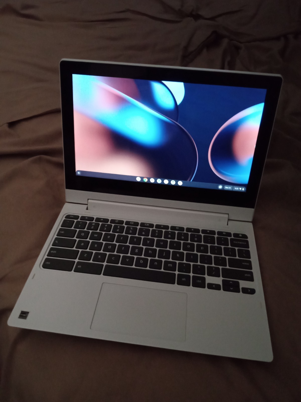 Lenovo Laptop C330 (Chrome OS) With Wireless Mouse And Original Charger