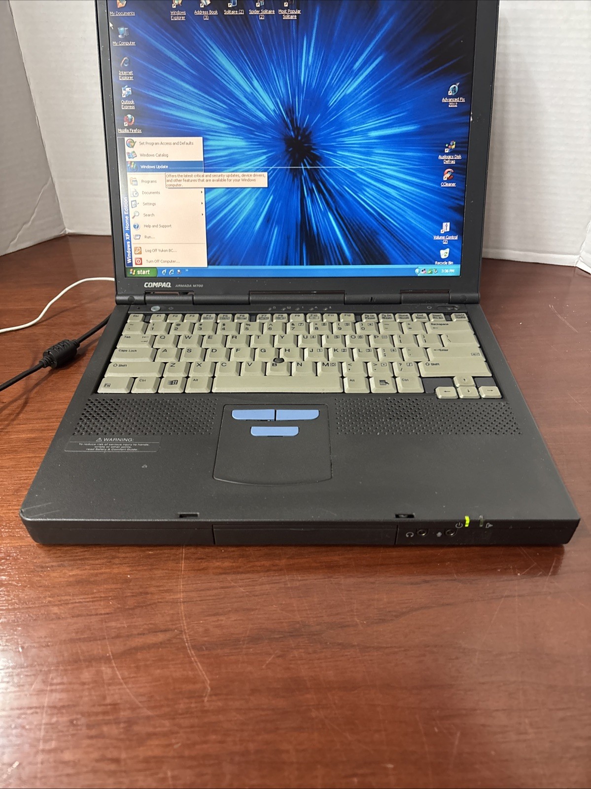 Vintage Compaq Armada M700 Laptop P3 @ 700 MHz Windows 2000 ***Read