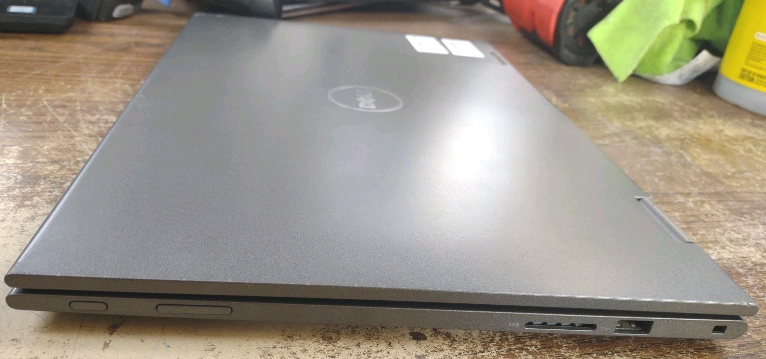 DELL INSPIRON 15 5579 2N1 TOUCH W/ i7-8550U 1.8GHz, 8GB RAM, 250GB HDD