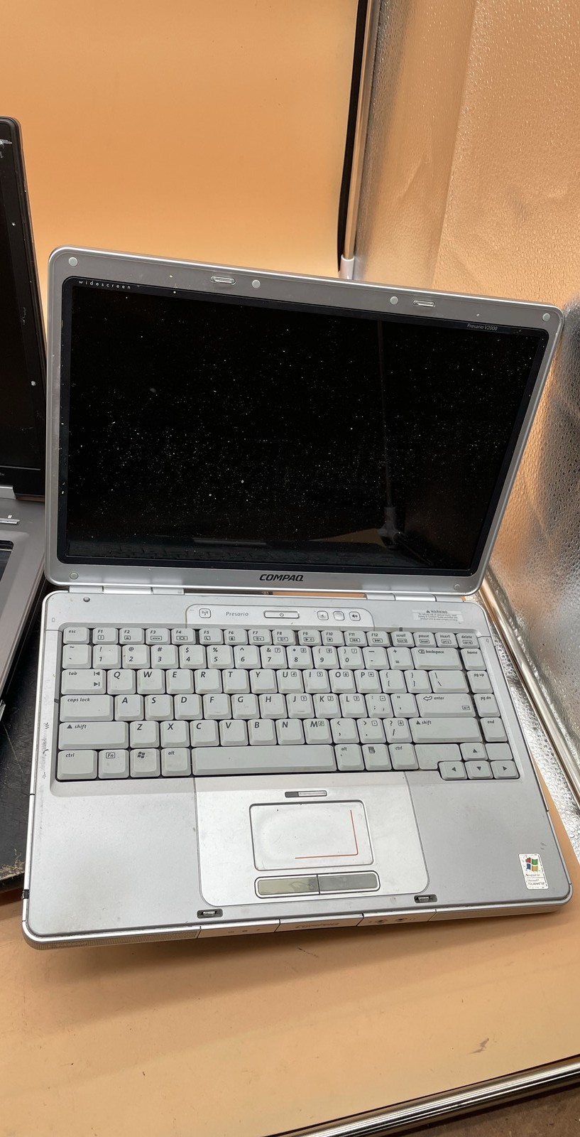 Compaq Presario V2000 14.1-inch & HP EliteBook 8760w 17.3-inch for Parts/Repair