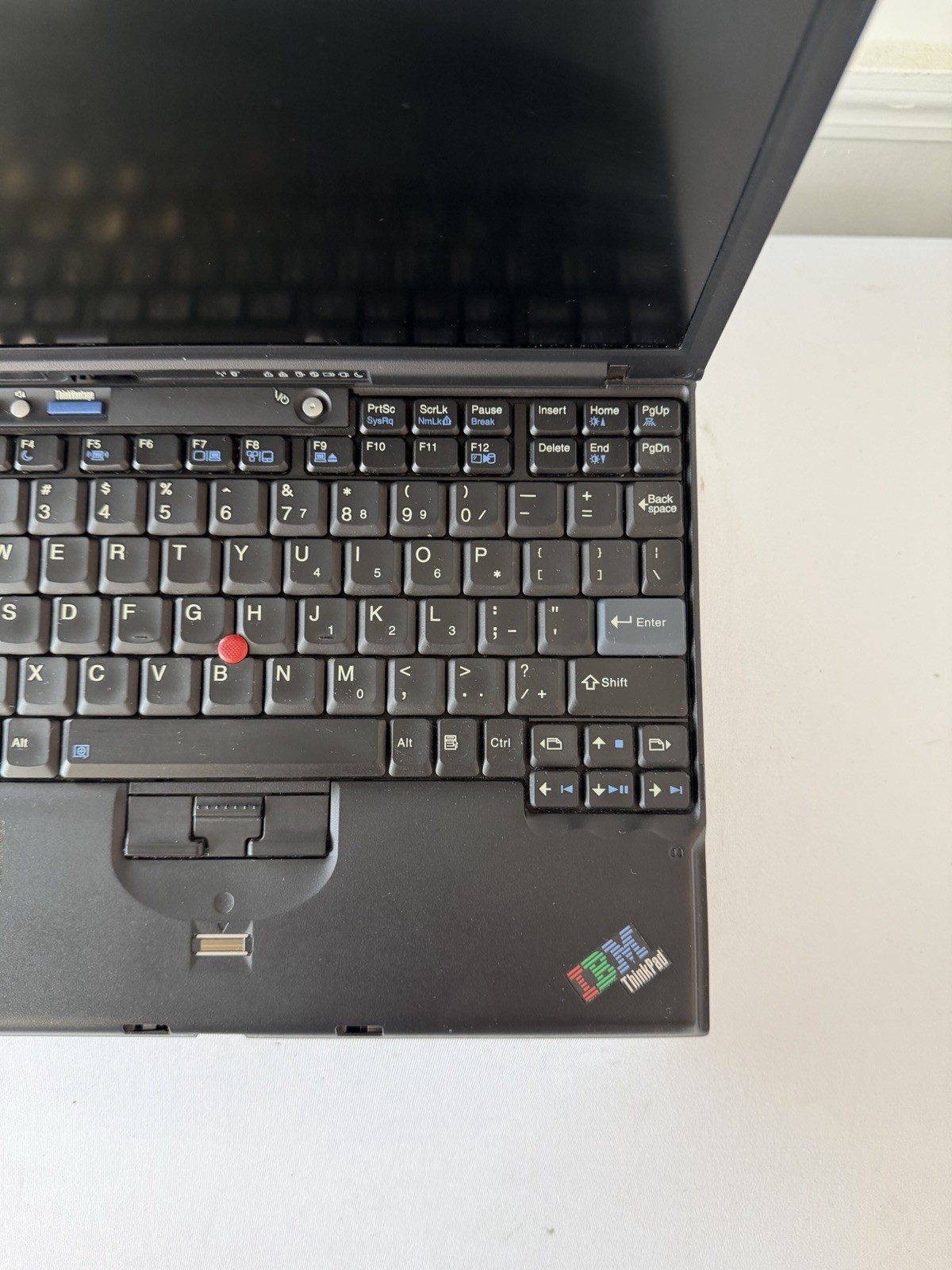 IBM Thinkpad X60 Laptop – Good Screen – Intel Duo T2 400 – RAM 2 GB – Read Des