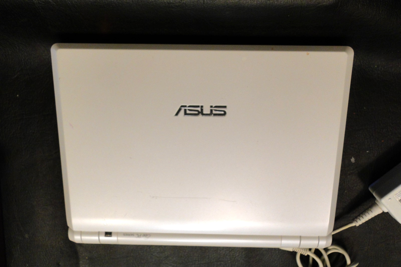 Asus Eee PC 900 Laptop Intel 512MB Ram Asus Operating OS W OEM GOOD BATTERY & AC