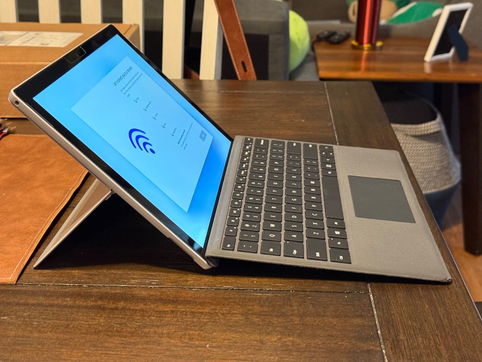 Microsoft Surface Pro 5 12.3″ 128GB SSD Intel Core M3 7th Generation 4gb RAM