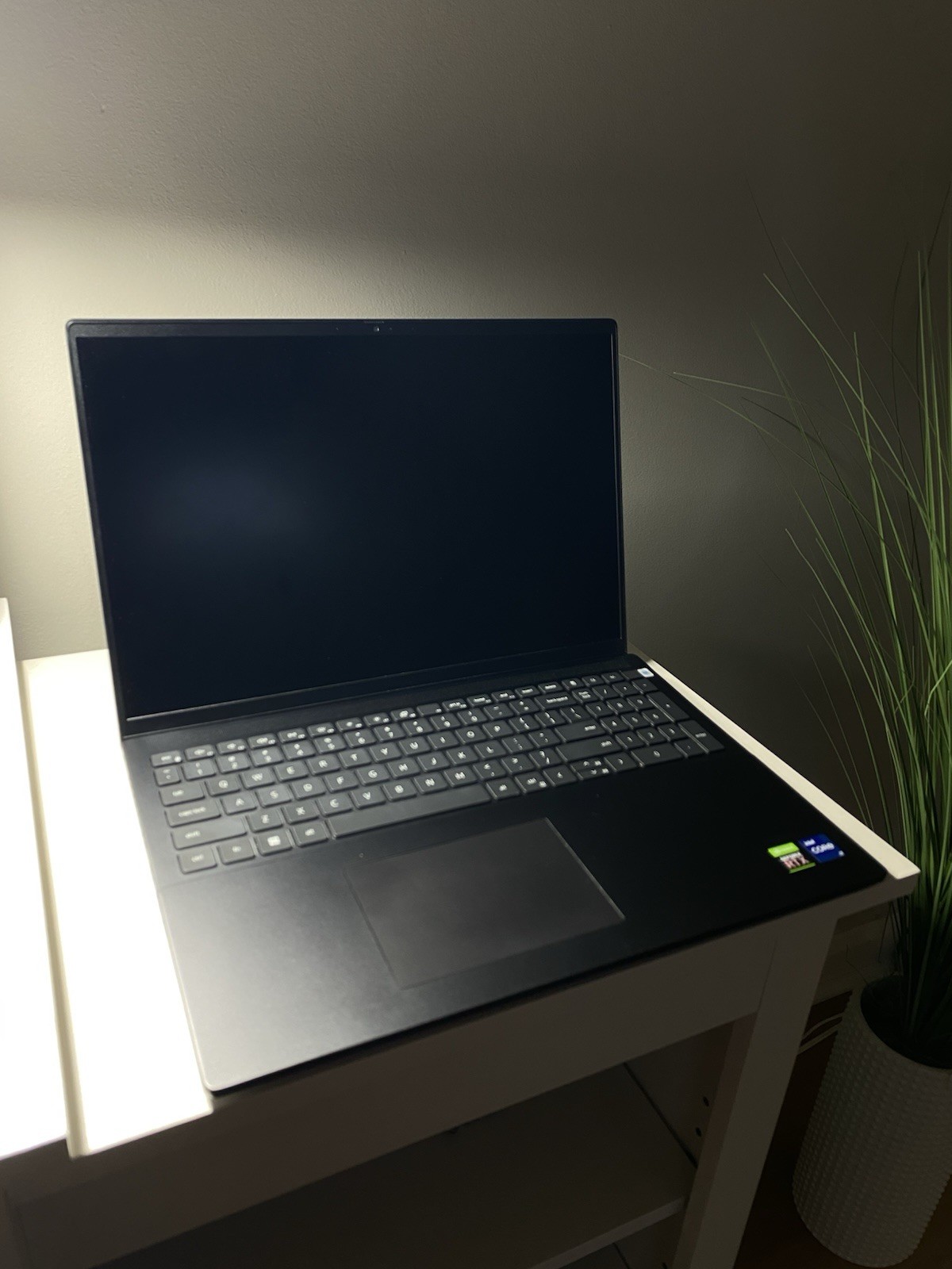 Dell Vostro 7620 16″ i7-12700H 16GB RAM GeForce RTX 3050 Windows 11 PRO Laptop