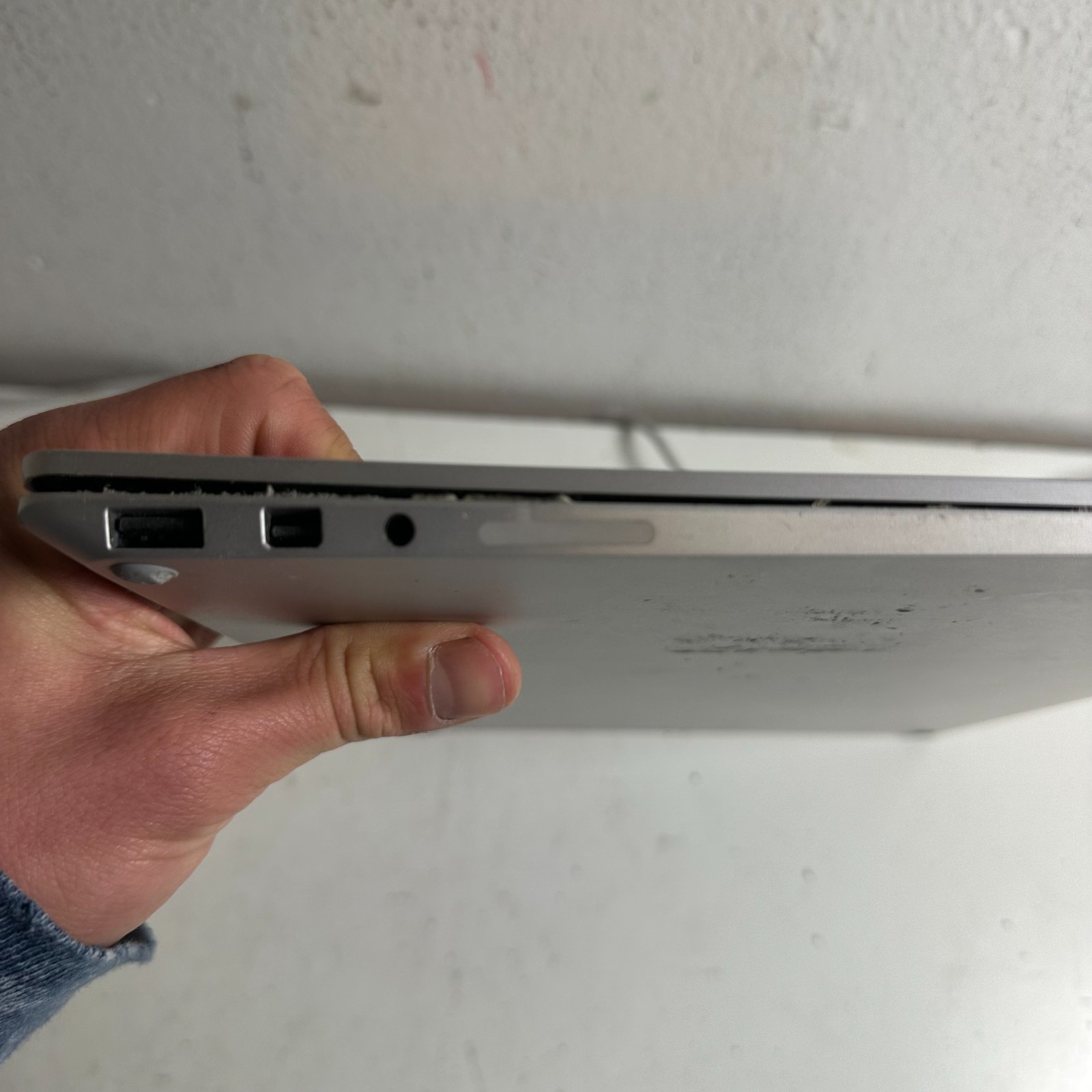 Microsoft Surface 2 1769 13.5″ PixelSense Touchscreen Display Laptop – for Parts