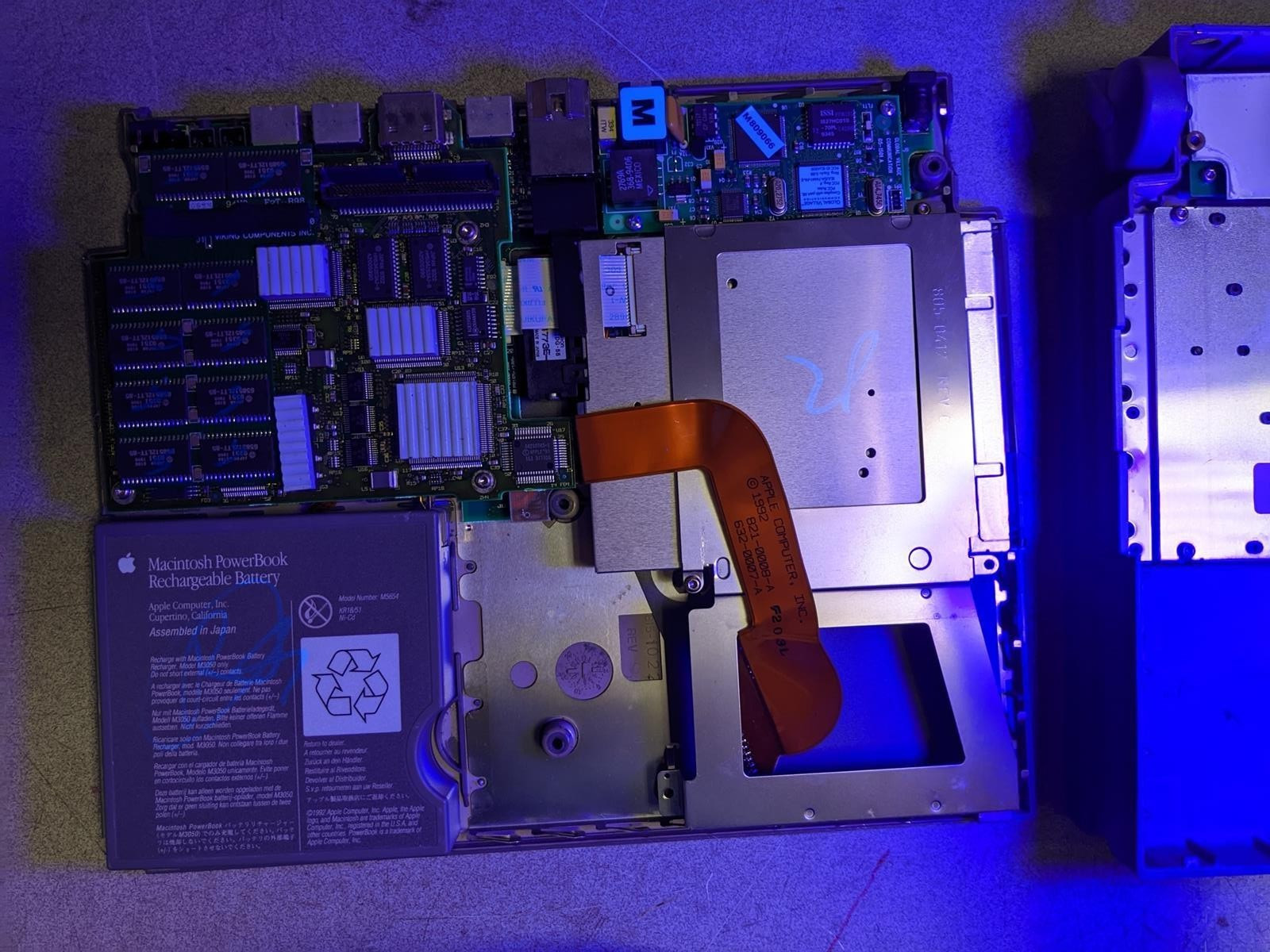 APPLE POWERBOOK 180 (M4440) 68030 @ 33Mhz, 4MB RAM, NO HDD/OS – (FOR PARTS)