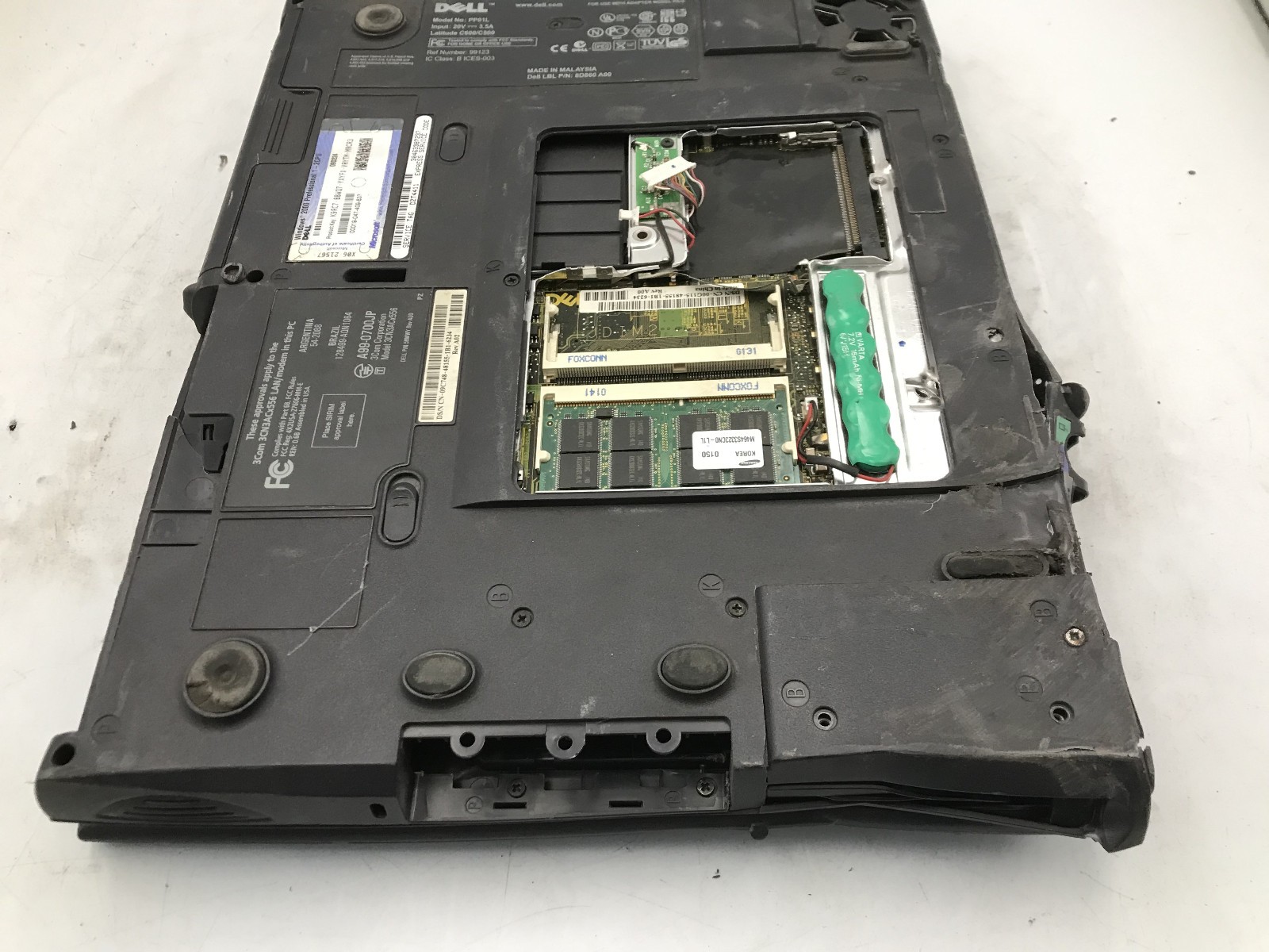 DELL LATITUDE C510 – FOR PARTS/DAMAGED – INTEL PENTIUM III – 256MB RAM -READ- BB