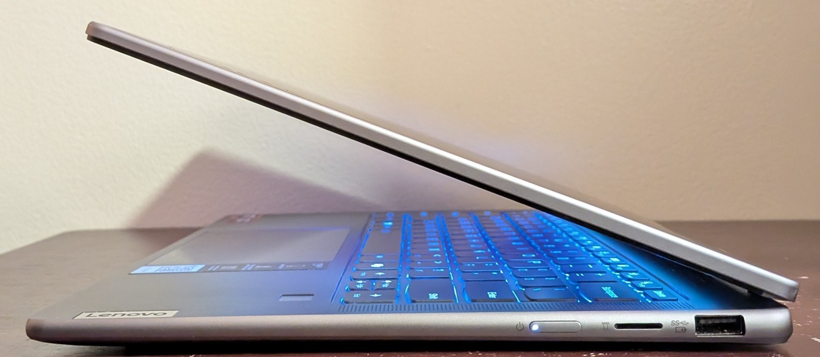 Lenovo Yoga 7 14″ 2-in-1 FHD+ Touch (Ryzen 5 8640HS, 8GB RAM, 512GB SSD) Laptop