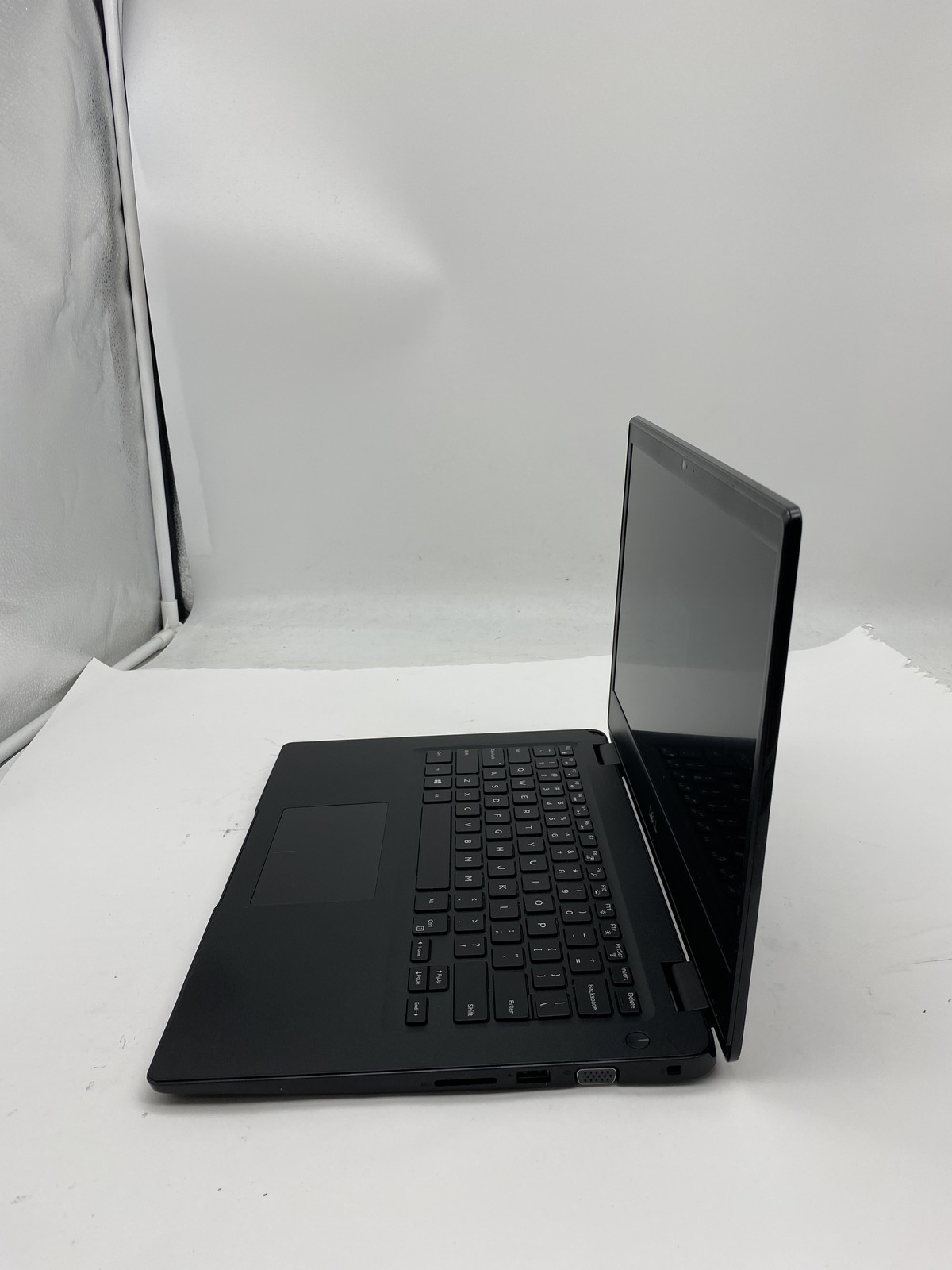 Dell Latitude 3400 Laptop Core i7 8565U 1.8GHz 8GB RAM 256GB SSD W11P MX130