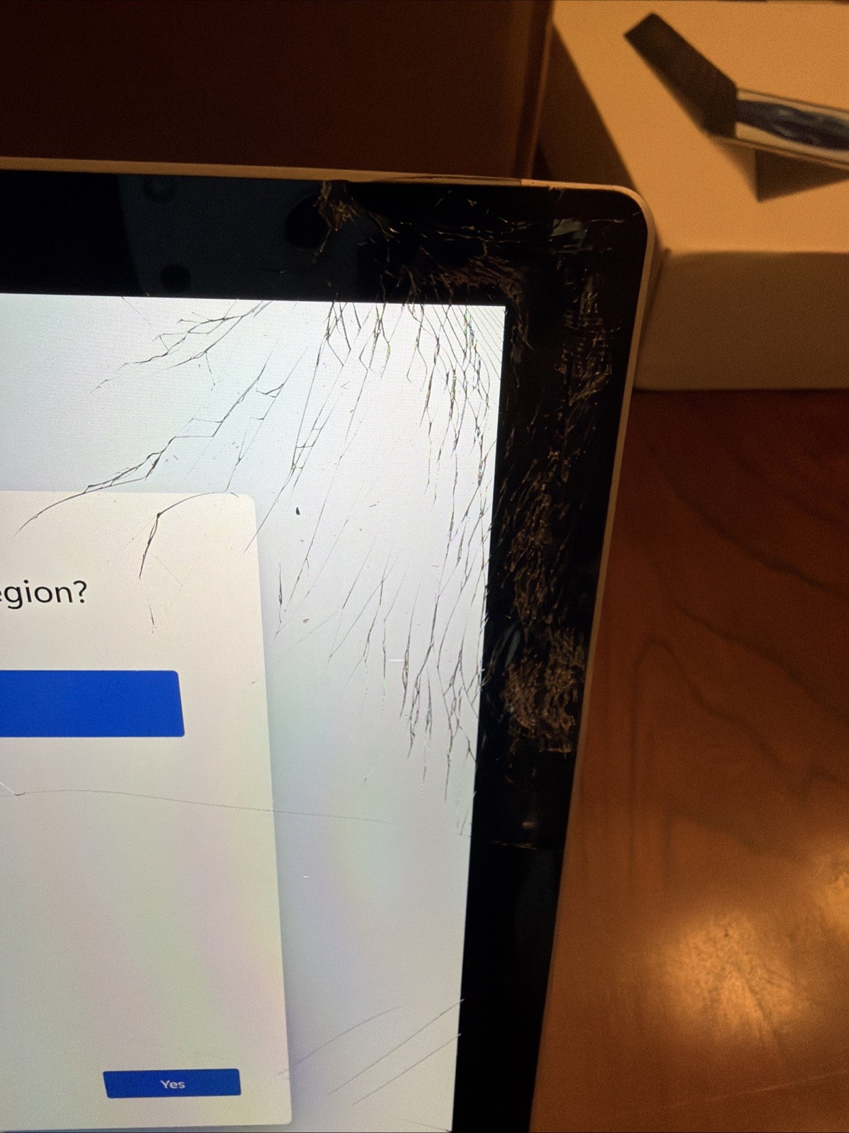 Microsoft Surface Pro 7+ 1960 /Cracked Screen③