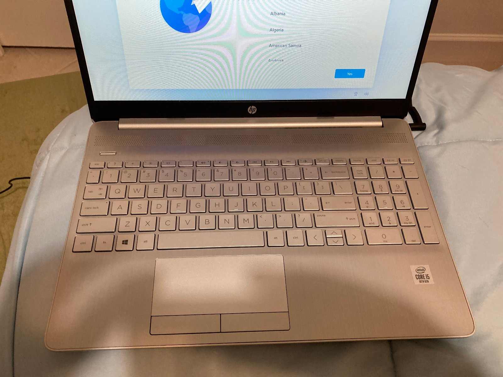 HP 15-dw2065st 15.6″ Pentium Silver / 8gb RAM / 256gb LAPTOP W/ CHARGER