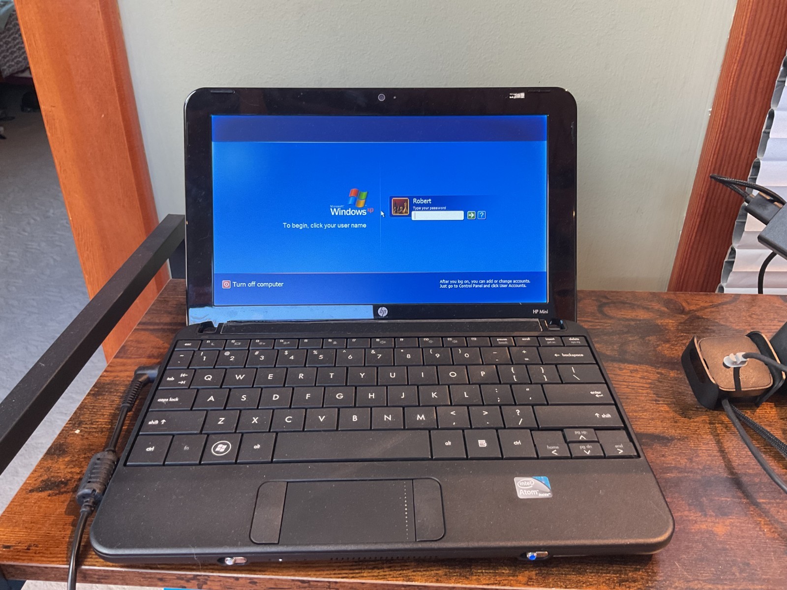 HP Mini 110 Model 1025DX Windows XP w/ Cord Parts only with charger